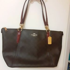 Coach brown and burgundy signiture shoulder bag